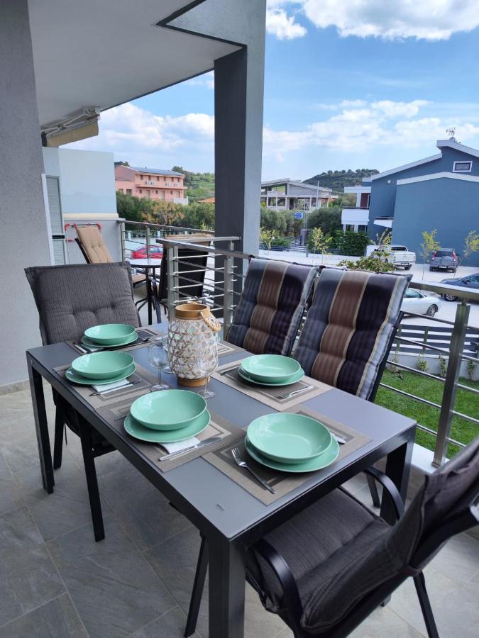 Lilli Deluxe Apartment Nikiti  Exterior foto